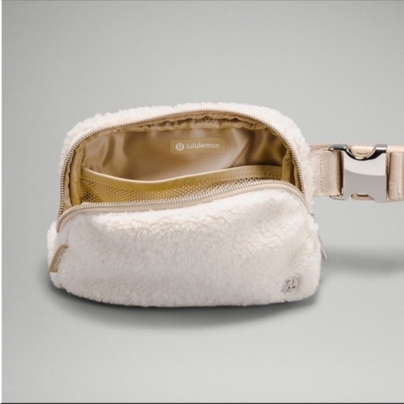 Lululemon Everywhere Fleece Belt Bag Extended Strap Natural Ivory/Trench - Picture 2 of 5